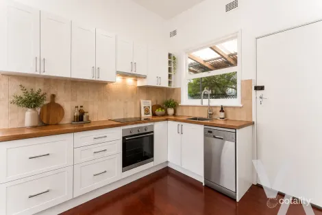 Property photo of 2 Dover Crescent Waratah West NSW 2298