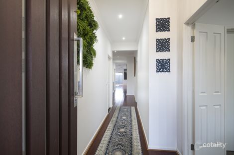 Property photo of 27 Observation Way Roxburgh Park VIC 3064