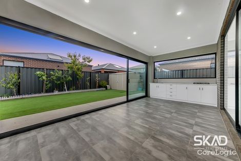 Property photo of 11 Fame Way Craigieburn VIC 3064