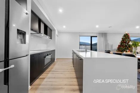 Property photo of 8 Tenor Way Clyde VIC 3978