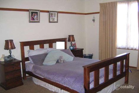 Property photo of 21 Weebar Road Drouin VIC 3818