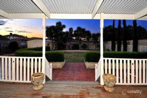 Property photo of 19 Satterly Way Roxburgh Park VIC 3064