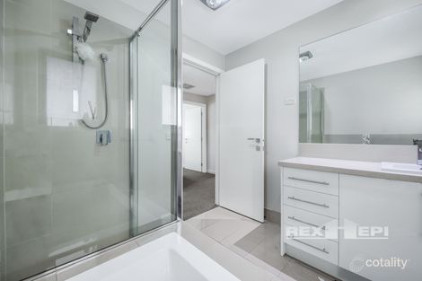 Property photo of 14 Uddin Lane Hampton Park VIC 3976