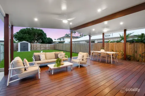 102 Scarborough Rd, Redcliffe, QLD 4020
