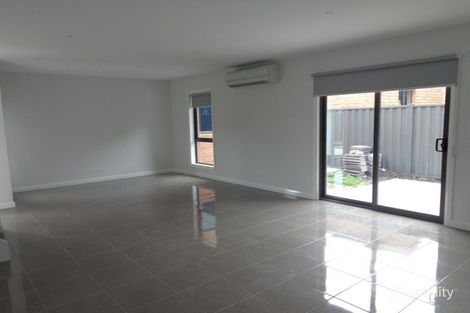 Property photo of 2/22 Tunaley Parade Reservoir VIC 3073