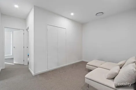 Property photo of 8/1 Lake Serenity Boulevard Helensvale QLD 4212