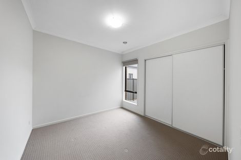 Property photo of 7 Camargue Circuit Clyde North VIC 3978