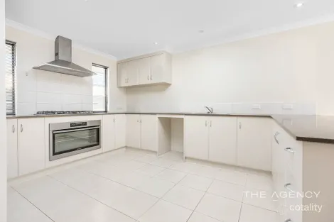 Property photo of 7 Edgewater Close Glenfield WA 6532