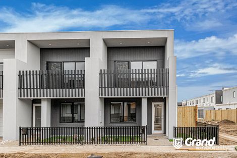 9 Deyrolle Walk, Clyde North, VIC 3978