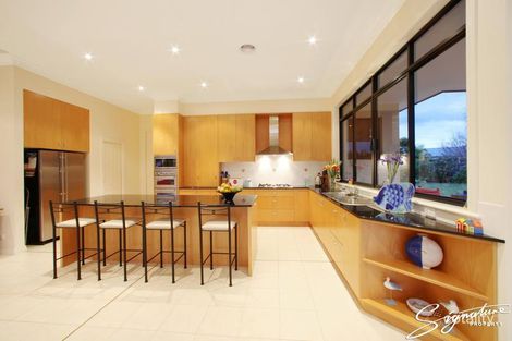 7 Rosewood Bvd, Lysterfield, VIC 3156