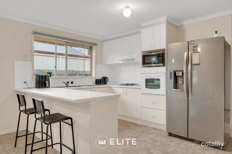 Property photo of 32 Osborn Grove Pakenham VIC 3810