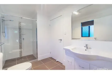 Property photo of 2 Frederick Place Park Ridge QLD 4125