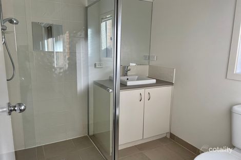 Property photo of 77 Eltham Parade Manor Lakes VIC 3024