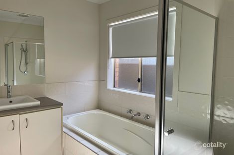 Property photo of 77 Eltham Parade Manor Lakes VIC 3024