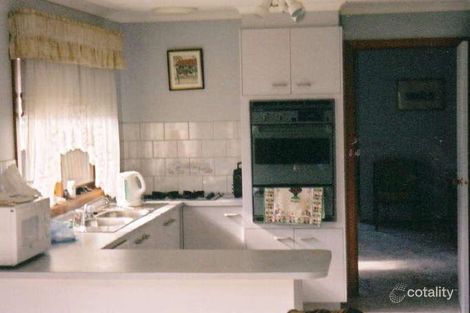 Property photo of 6 Inverness Close Pakenham VIC 3810