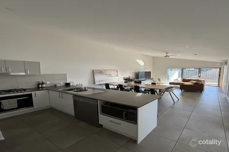 2/188 Denton Park Dr, Aberglasslyn, NSW 2320