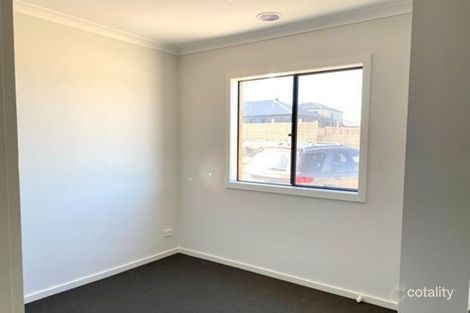 Property photo of 14 Peanut Avenue Mickleham VIC 3064