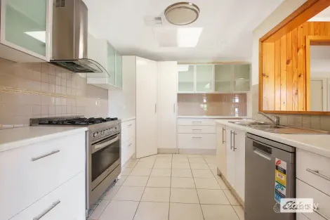 Property photo of 12 Robert Crescent West Wodonga VIC 3690