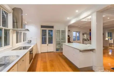 Property photo of 11 Kings Road Taringa QLD 4068