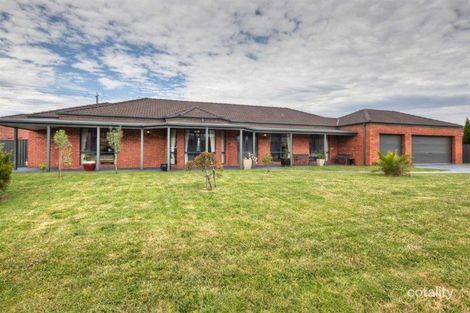 60 Rowan Pde, Wendouree, VIC 3355
