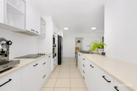 Property photo of 3/28 Landsborough Street North Ward QLD 4810