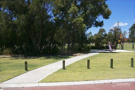 2 Harwood Cl, Canning Vale, WA 6155