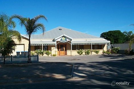 236 Fourth St, Wonthella, WA 6530