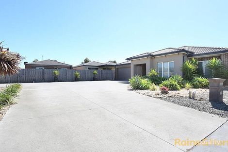 Property photo of 10 Fieldstone Crescent Cranbourne North VIC 3977