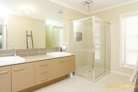 Property photo of 10 Fieldstone Crescent Cranbourne North VIC 3977