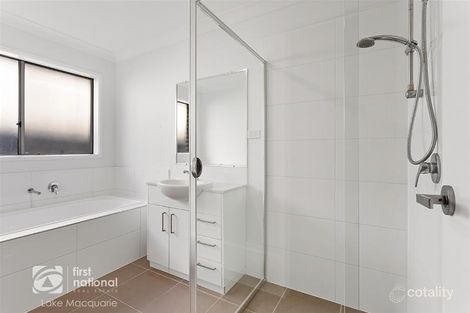 Property photo of 33B Floresta Crescent Cameron Park NSW 2285