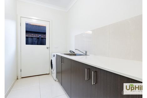 Property photo of 5 Barrier Parade Clyde North VIC 3978