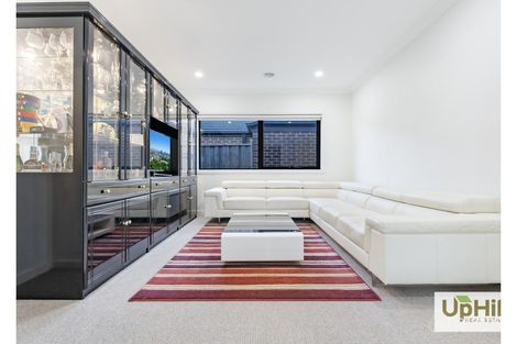 Property photo of 5 Barrier Parade Clyde North VIC 3978