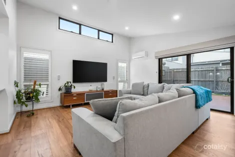 Property photo of 36 Llano Circuit Berwick VIC 3806