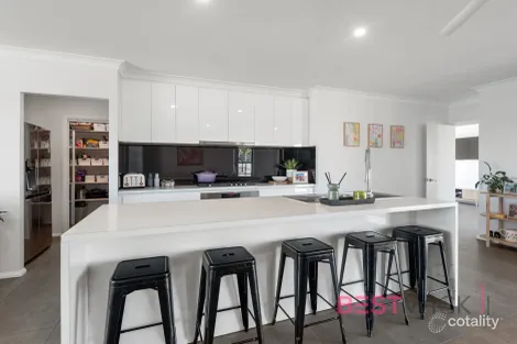 Property photo of 4 O'Farrell Place Kelso NSW 2795