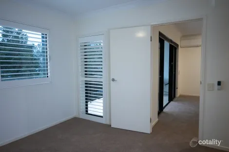 Property photo of 24/70 Norman Crescent Norman Park QLD 4170