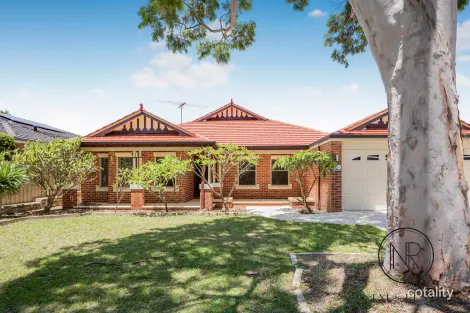 70 GOLF LINKS DR, CARRAMAR, WA 6031
