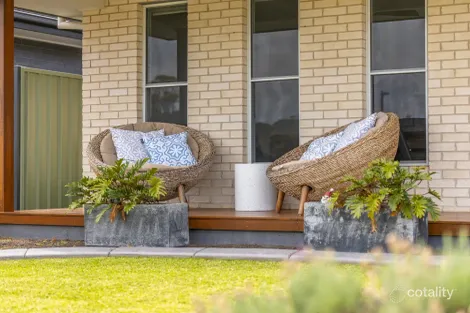 Property photo of 82 Albatross Way Old Bar NSW 2430