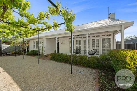 Property photo of 4 Halloran Street Turvey Park NSW 2650