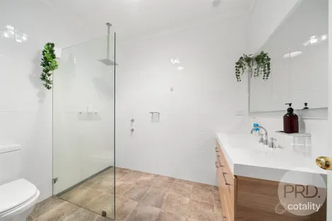 Property photo of 4 Halloran Street Turvey Park NSW 2650