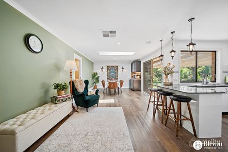 Property photo of 8 Elm Way Jerrabomberra NSW 2619