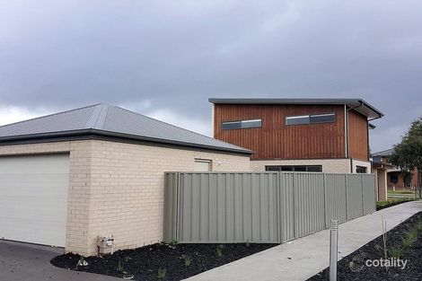 Property photo of 5 Renlik Circuit Cranbourne North VIC 3977