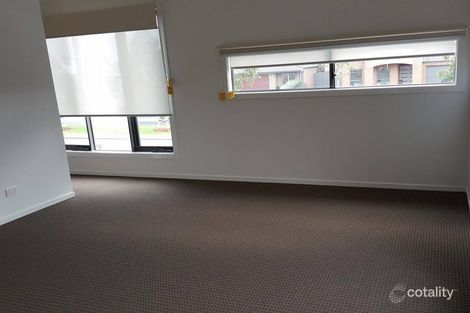 Property photo of 5 Renlik Circuit Cranbourne North VIC 3977