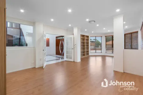 Property photo of 32 Cavallaro Street Robertson QLD 4109