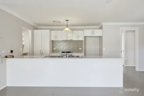 Property photo of 28 Gallina Drive Spring Farm NSW 2570
