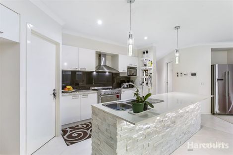 Property photo of 15 Mariposa Grove Cranbourne VIC 3977