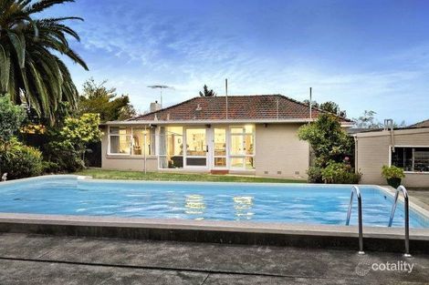 Property photo of 18 St Hubert Road Ivanhoe East VIC 3079