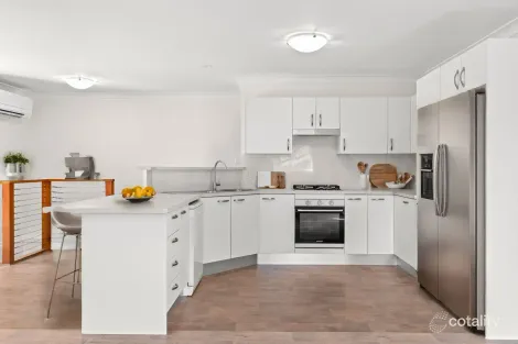 Property photo of 16 Beveridge Drive Green Point NSW 2251