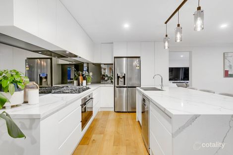 Property photo of 10 Grasswren Close Langwarrin VIC 3910