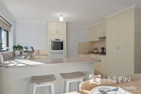 Property photo of 6 Benjamin Court Spring Gully VIC 3550