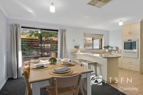 Property photo of 6 Benjamin Court Spring Gully VIC 3550